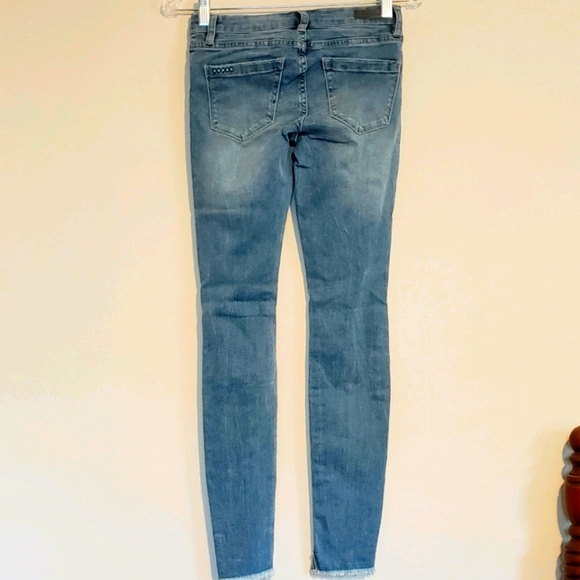ποΈ NWT Blank NYC frayed skinny jeans - Picture 10 of 10